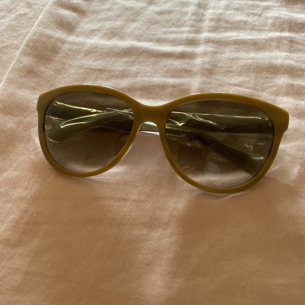 Brand new isaac mizrahi sunglasses
